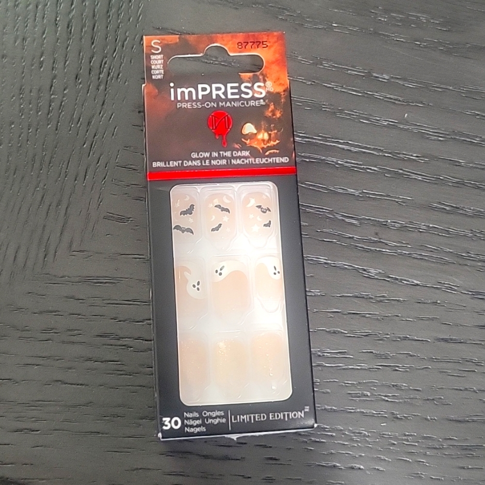 Press on nails by imPress - bats and ghost short nails Boo-yah